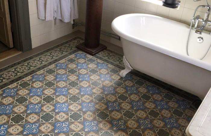 An antique Belgian ceramic in a Swedish country house bathroom