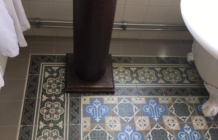 An antique Belgian ceramic in a Swedish country house bathroom