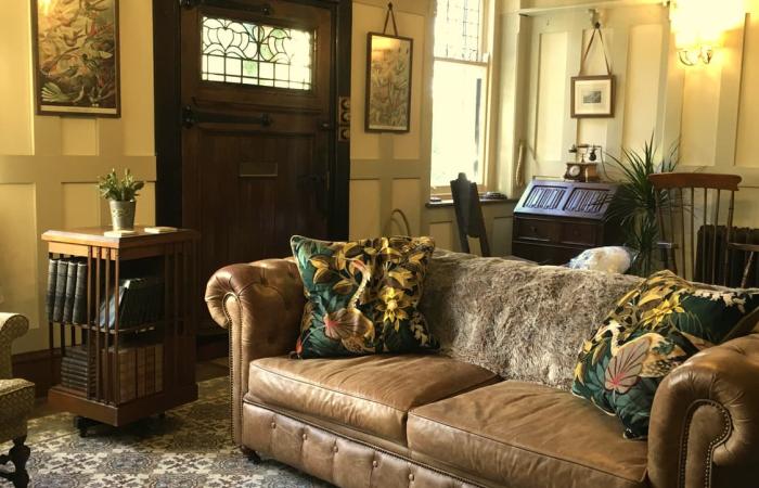 A Douzies Maubeuge ceramic in a Somerset Edwardian house