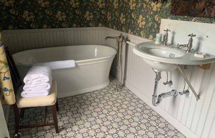 A 1913 Octave Colozier ceramic in a Massachusetts bathroom 