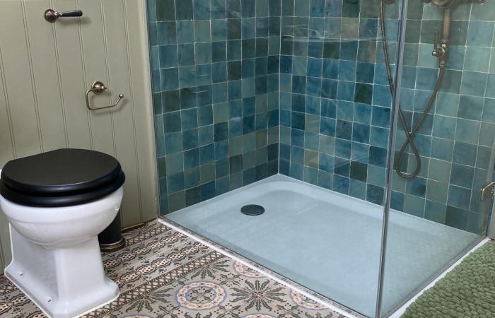 Practical and beautiful - Cool calm tones in this London bathroom