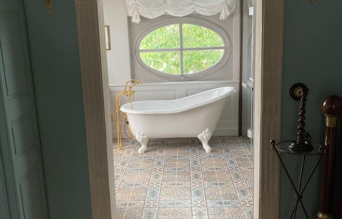 Perfection in a Parisienne bathroom Perfection in a Parisienne bathroom