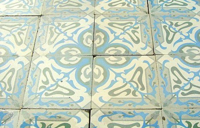 An early Art Nouveau floor in a bathroom in England