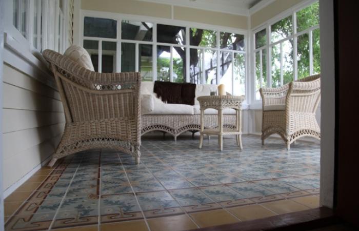 Art Nouveau elegance in a Northern California sunroom 