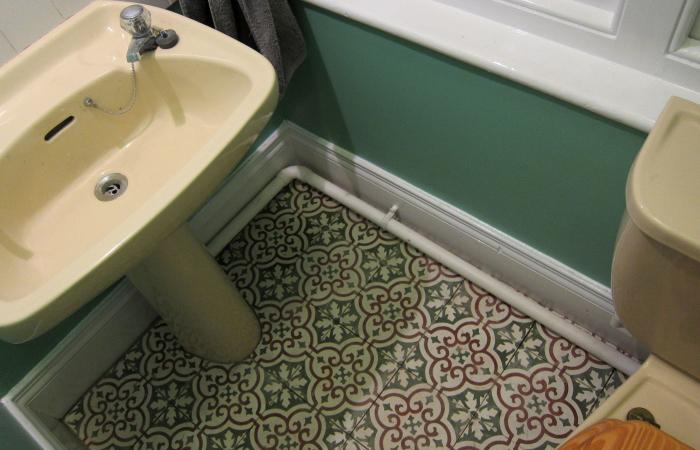 Two carreaux de ciments floors and a ceramic in this Kent house 