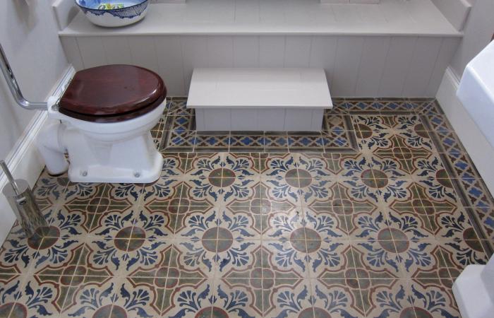 Two carreaux de ciments floors and a ceramic in this Kent house 