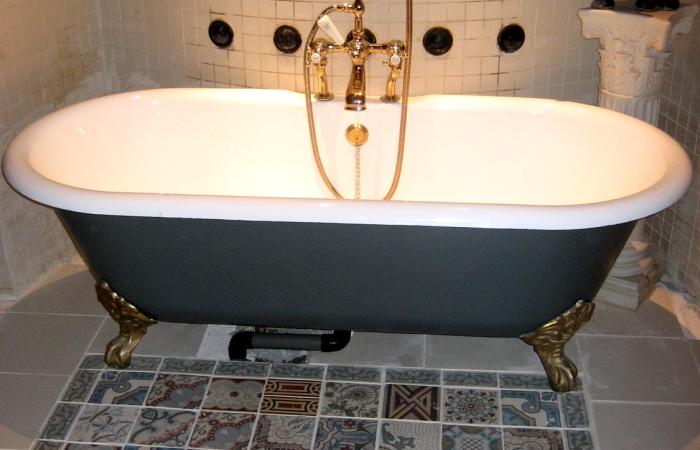 A patchwork floor bathroom in London