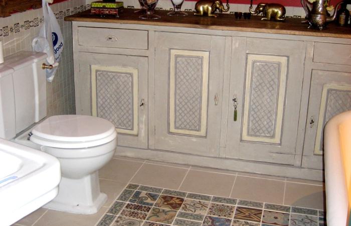 A patchwork floor bathroom in London