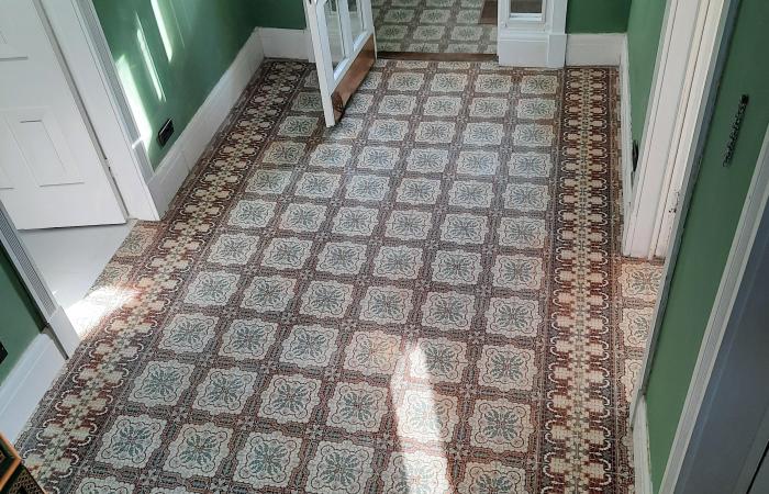 A Morialme antique ceramic in a Georgian house hallway