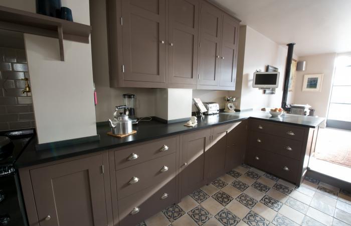 Large, 20cm sq charcoal and beige damier tiles Large, 20cm sq charcoal and beige damier tiles