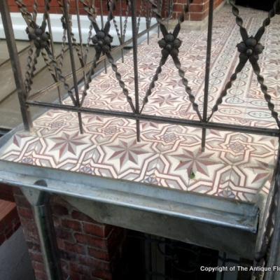 Beautiful and practical, a welcoming Berlin house entrance 