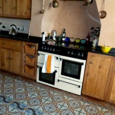 Country charm in this Irish Cottage Kitchen