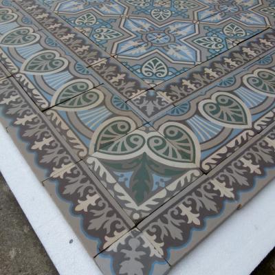 3.75 m2+ antique ceramic vegetal themed floor with half size borders