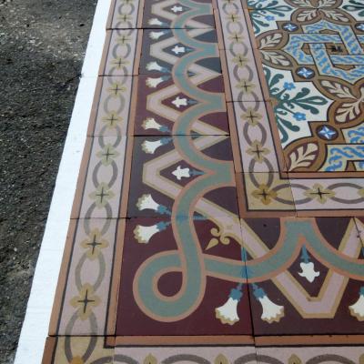 12.25m2 antique St Ghislaine ceramic floor with border options