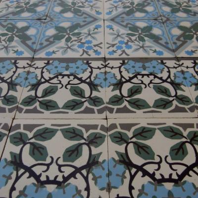 Large +/- 22.75m2 antique ceramic floor with same size border tiles