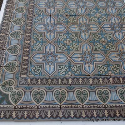 3.75 m2+ antique ceramic vegetal themed floor with half size borders