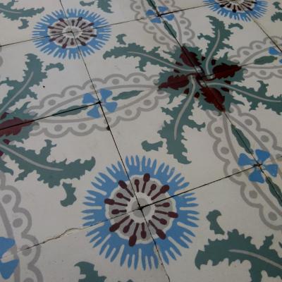 5m2 antique French thistle themed ceramic