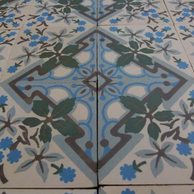 Large +/- 22.75m2 antique ceramic floor with same size border tiles