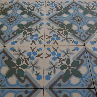 Large +/- 22.75m2 antique ceramic floor with same size border tiles