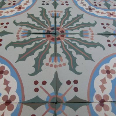 10m2 / 107 sq. ft antique floral themed Societe Amay ceramic