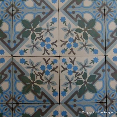 Large +/- 22.75m2 antique ceramic floor with same size border tiles