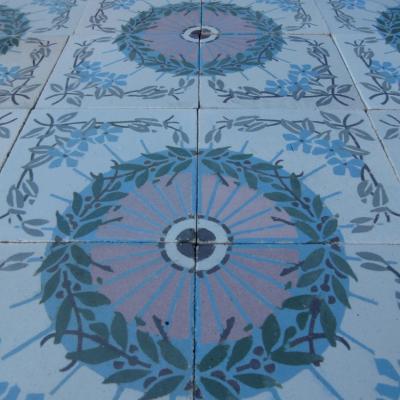 11.5 m2 floral themed art nouveau floor