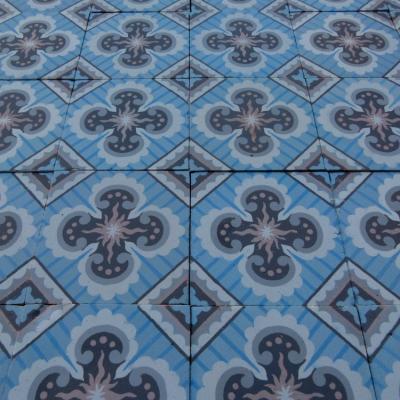 10m2 art nouveau floor with a flowing triple border