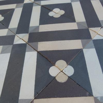 4.7m2 classical Sand & Cie French ceramic floor c.1900