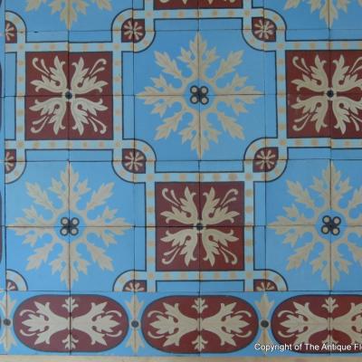 Crisp colours on an antique Douvrin floor c.16m2 / 173 sq ft.