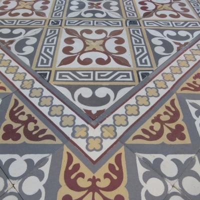 +/- 9m2 antique French ceramic floor c.1915-1920