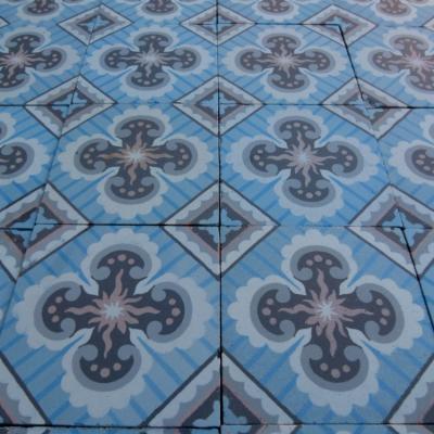 10m2 art nouveau floor with a flowing triple border