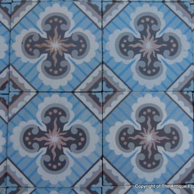 10m2 art nouveau floor with a flowing triple border