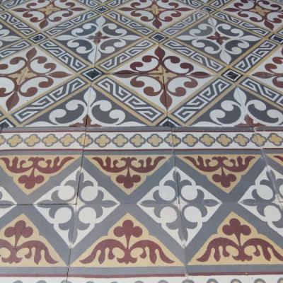 +/- 9m2 antique French ceramic floor c.1915-1920
