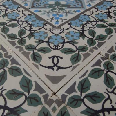 Large +/- 22.75m2 antique ceramic floor with same size border tiles