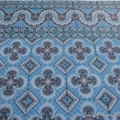 10m2 art nouveau floor with a flowing triple border