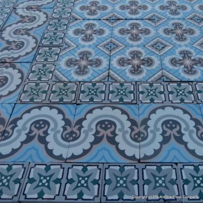 10m2 art nouveau floor with a flowing triple border