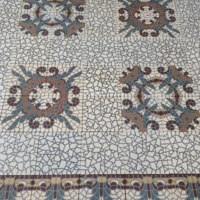 Superbly detailed 17m2 French mosaic themed ceramic floor