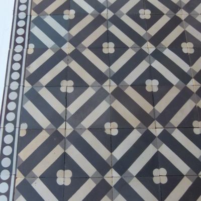 4.7m2 classical Sand & Cie French ceramic floor c.1900