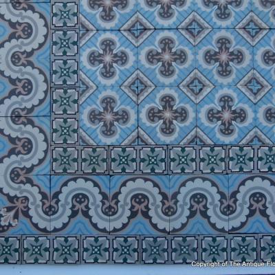 10m2 art nouveau floor with a flowing triple border