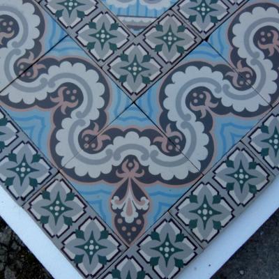 10m2 art nouveau floor with a flowing triple border