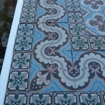 10m2 art nouveau floor with a flowing triple border