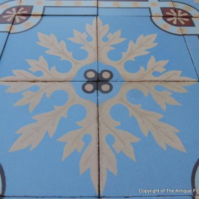 Crisp colours on an antique Douvrin floor c.16m2 / 173 sq ft.