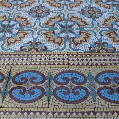 A large 25.75m2 antique Rebaix floor with triple borders c.1920-1930