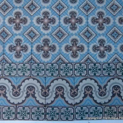 10m2 art nouveau floor with a flowing triple border