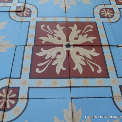 Crisp colours on an antique Douvrin floor c.16m2 / 173 sq ft.