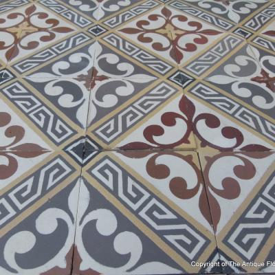 +/- 9m2 antique French ceramic floor c.1915-1920