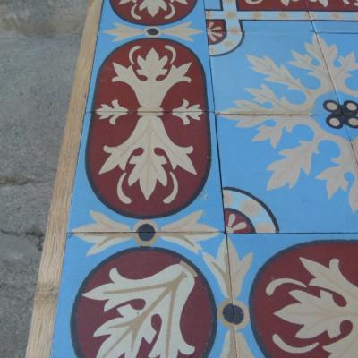 Crisp colours on an antique Douvrin floor c.16m2 / 173 sq ft.