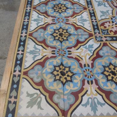 A large, 19m2 / 205 sq ft Montplaisir ceramic with back to back borders