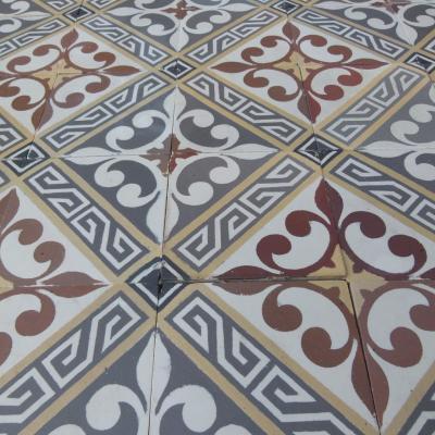 +/- 9m2 antique French ceramic floor c.1915-1920