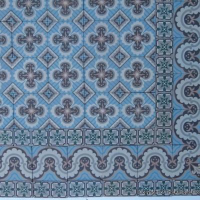 10m2 art nouveau floor with a flowing triple border